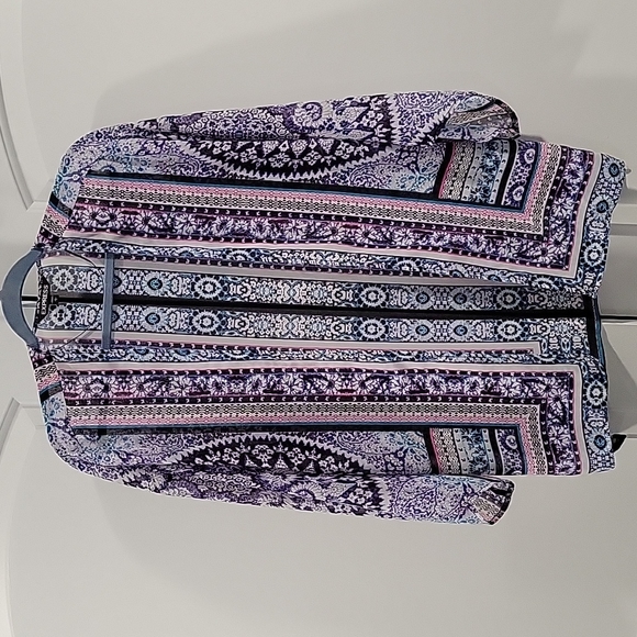 Express Abstract Ikat Print Open Blouse - Picture 3 of 12